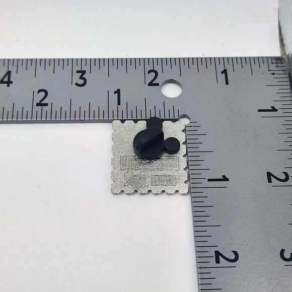 Disney Pin Trading Pluto Postage Stamp 4 Cent 2008 Disneyland Resort Hotel - Picture 3 of 3